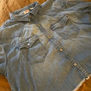Levi’s Crop Western Button Down